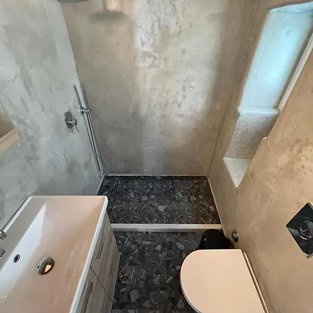 فيلة Kostantis Town