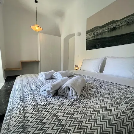 Kostantis Town فيلة *