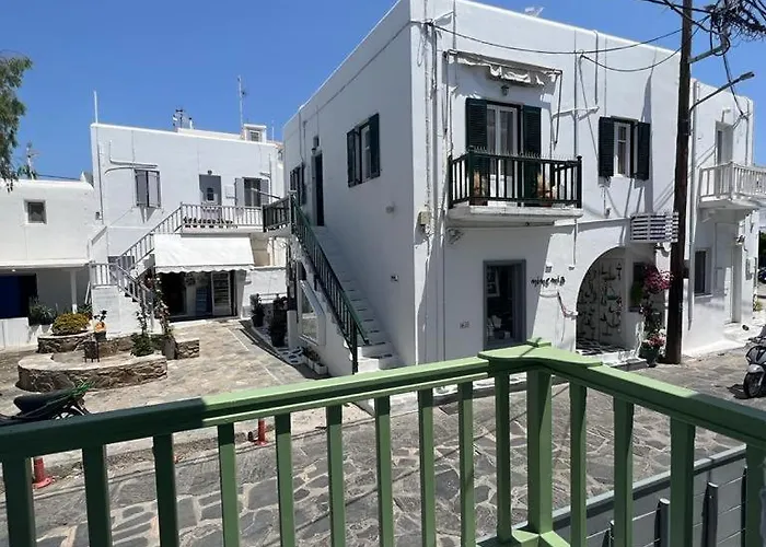 Kostantis Town Villa *