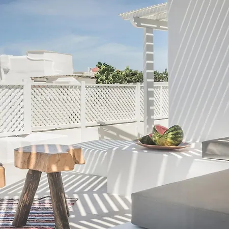 Kostantis Town Vila *